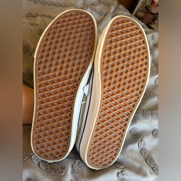 Vans Men’s white and black checkered - Picture 2 of 3